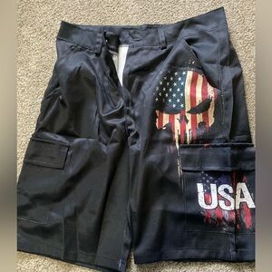Men’s shorts size small ( waist size 28-31)